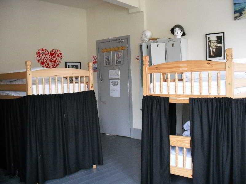 Art Roch Hostel Эдинбург Экстерьер фото