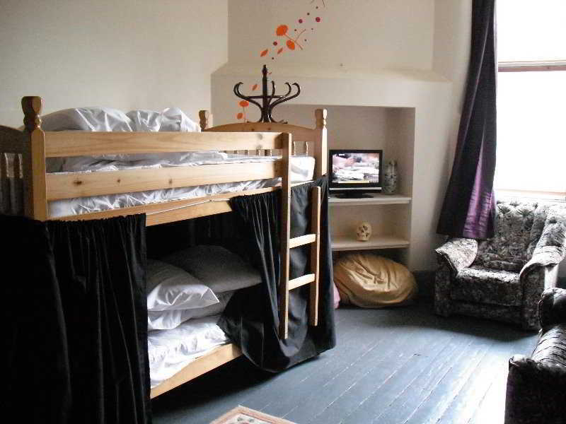 Art Roch Hostel Эдинбург Экстерьер фото